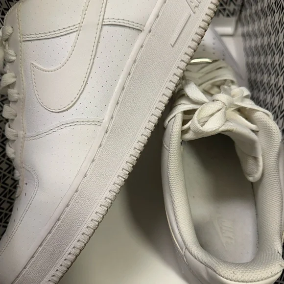Nike Men's AF1 82’ White Sneakers - Picture 6 of 7